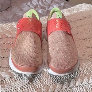 Nike woman’s Sock Dart sneakers